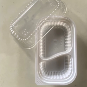 Khay nhựa đựng cơm 2 ngăn trắng