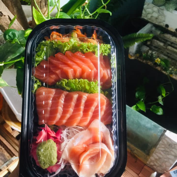 Hộp nhựa đựng sushi