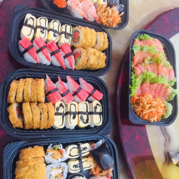 Hộp nhựa đựng sushi