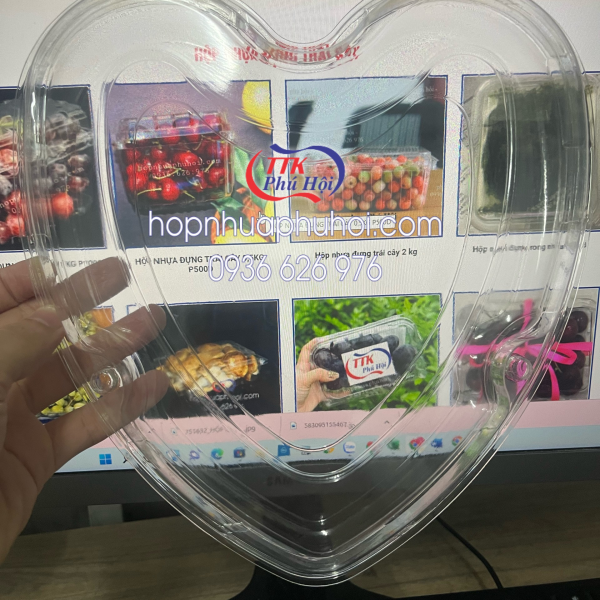 Hộp nhựa đựng dâu tây hình trái tim