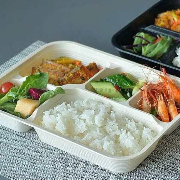 Hộp nhựa 4 ngăn trắng PHT4