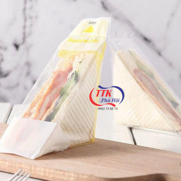 Hộp nhựa đựng bánh tam giác giá rẻ