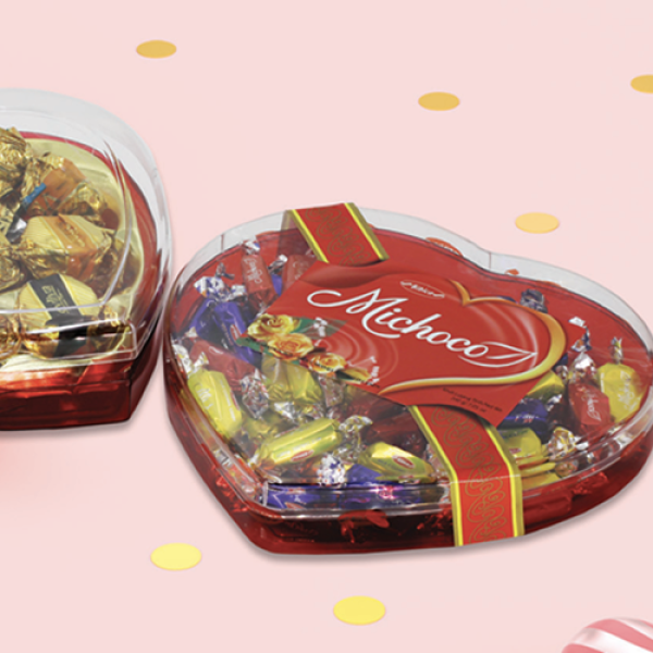 Hộp nhựa trái tim đế đỏ nắp trong đựng kẹo, chocolate