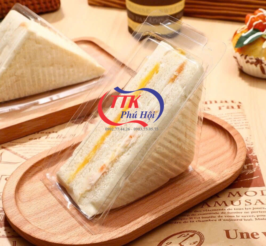 Hộp nhựa đựng bánh tam giác giá rẻ