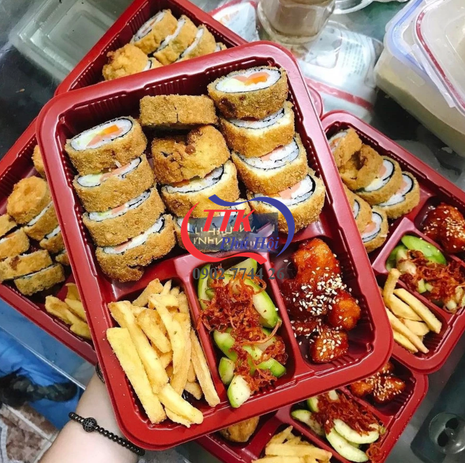 Hộp nhựa đựng cơm 4 ngăn đỏ đen cao cấp