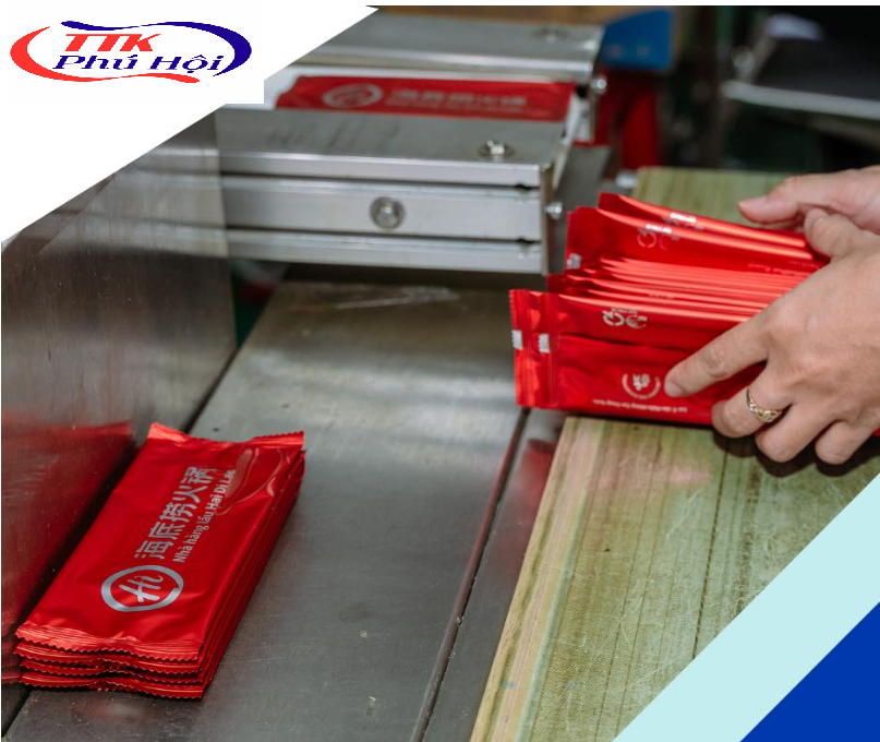 Khăn lạnh tiệc cưới