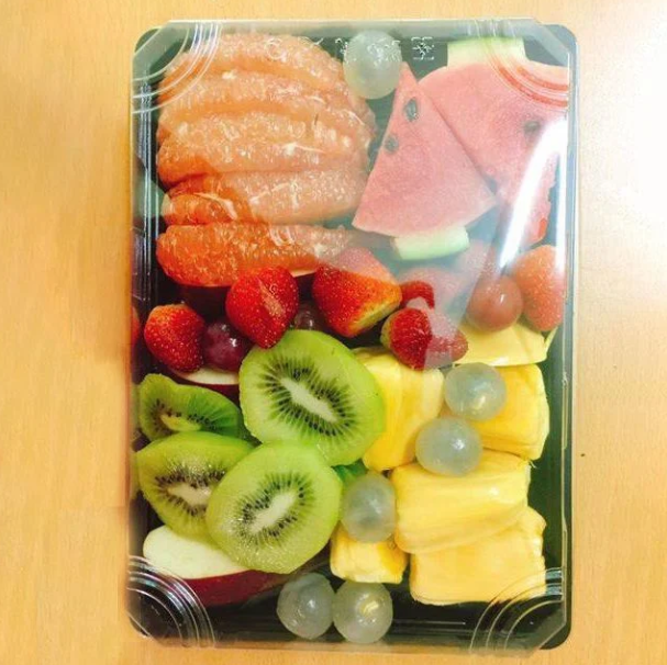 Khay nhựa đựng sushi, sashimi, hải sản, trái cây ST6