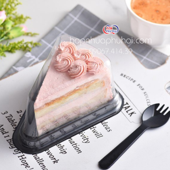Hộp nhựa tam giác đế đen đựng bánh JB03