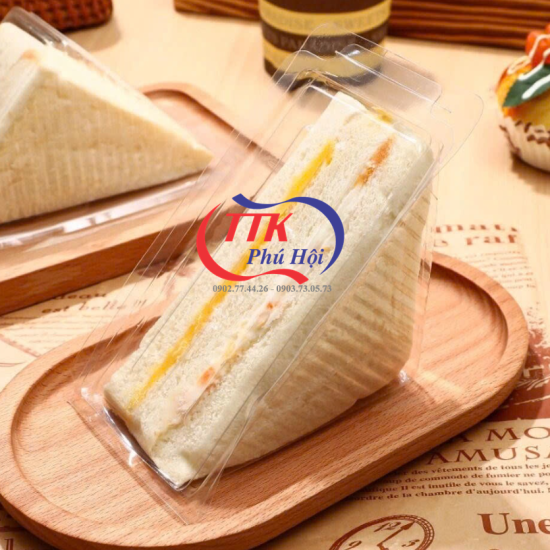 Hộp nhựa đựng bánh tam giác giá rẻ